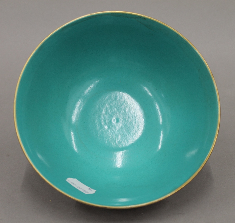 A Chinese turquoise and red porcelain bowl. 16 cm diameter. - Image 3 of 5