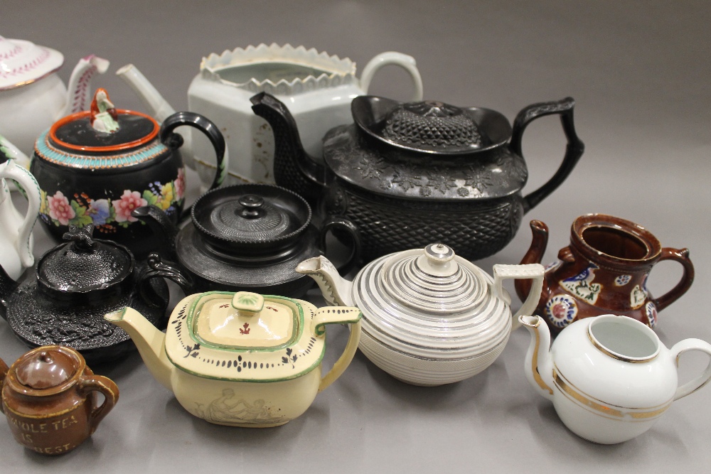 A collection of 19th century porcelain teapots - Image 3 of 12