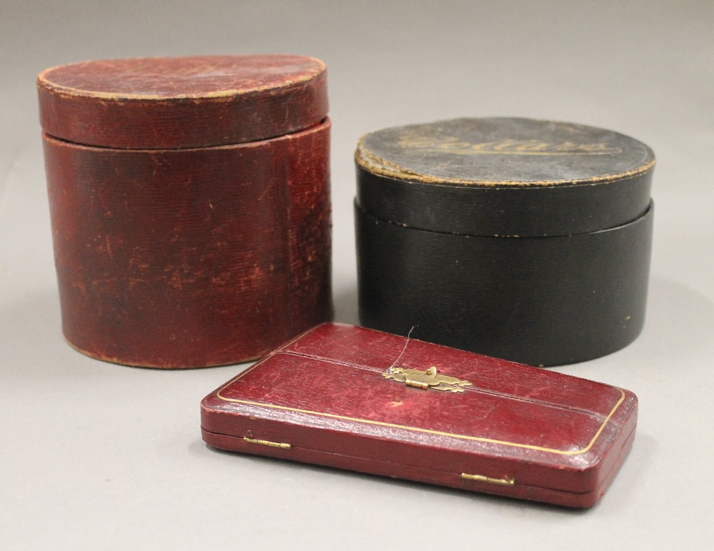 A collar and cuff box, together with a scissor case. - Image 2 of 3