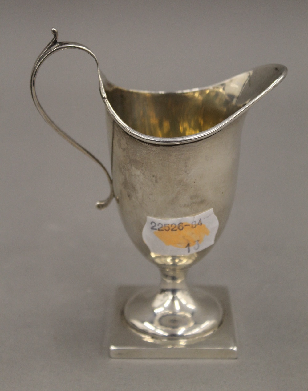 A silver cream jug. 10.5 cm high. 47 grammes. - Image 2 of 4