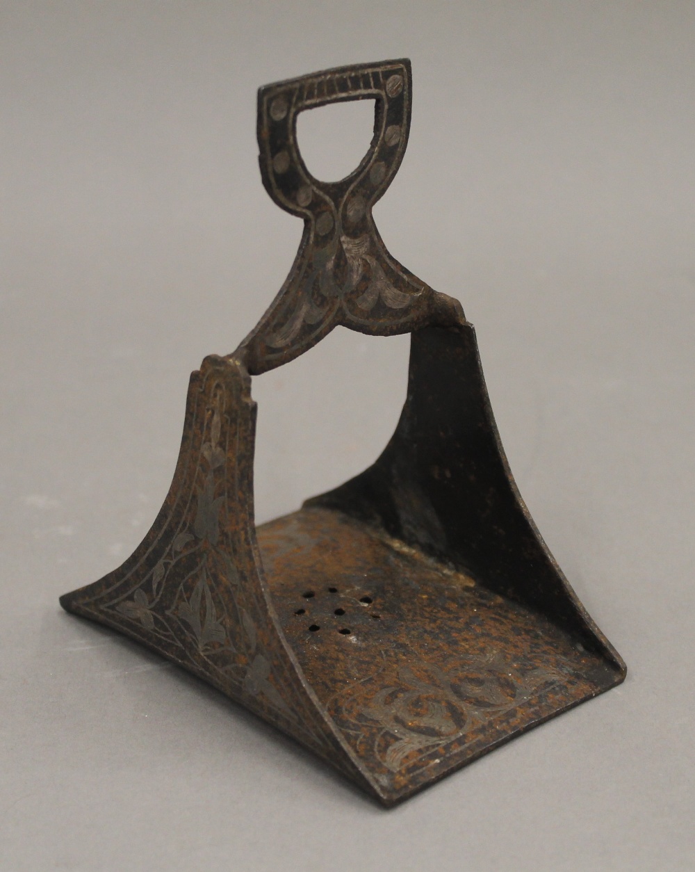 A pair of Persian stirrups. 12.5 cm high. - Image 3 of 7