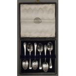 A cased set of silver teaspoons. 70 grammes.