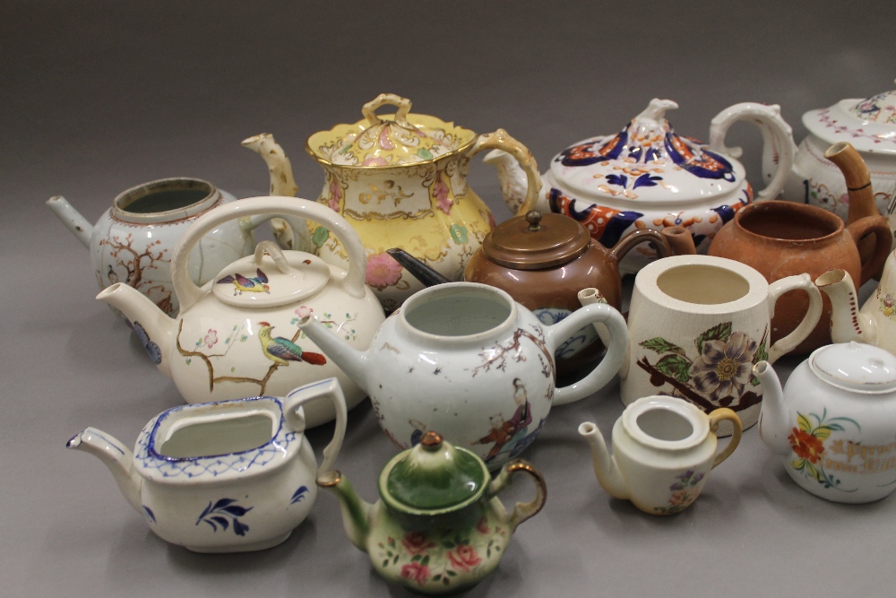 A collection of 19th century porcelain teapots - Image 5 of 12