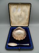 A cased silver butter shell and knife. The former 10 cm wide. 74.7 grammes.