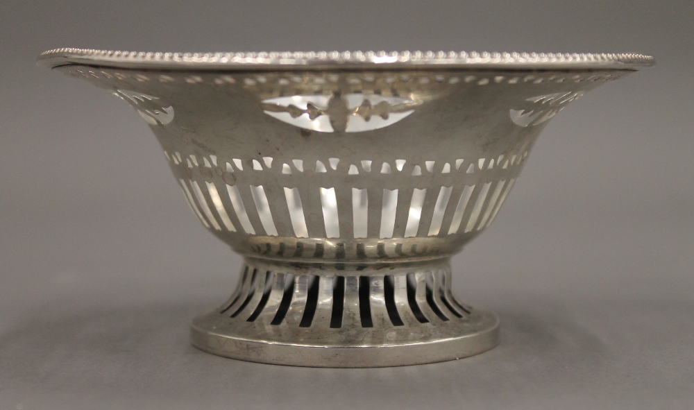 A silver bon bon dish. 12.5 cm diameter. 70.7 grammes. - Image 2 of 3