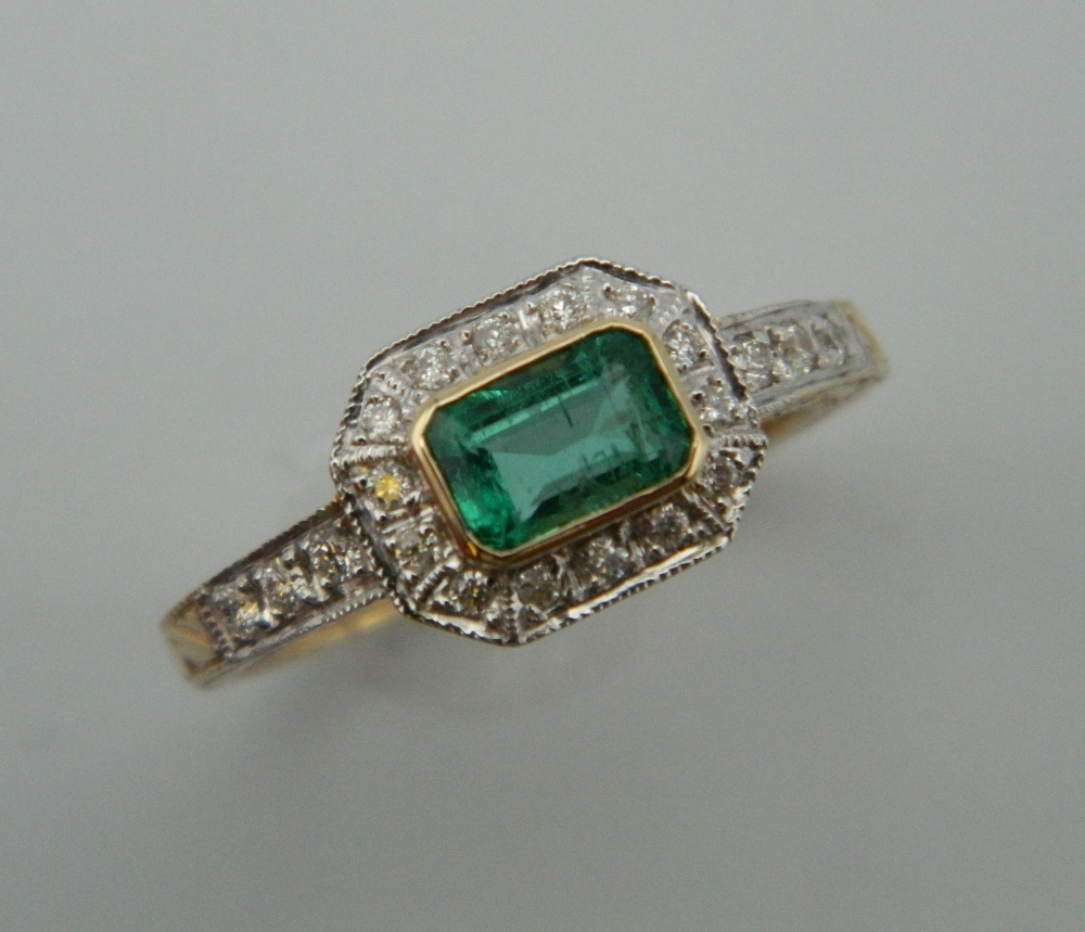 An Art Deco style 9 ct gold, emerald and diamond ring with diamond set shoulders and engraved shank. - Image 3 of 9