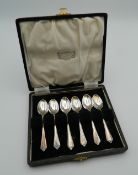 A cased set of silver teaspoons. 50.6 grammes.