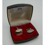 A pair of 925 silver cufflinks. 2 cm wide.