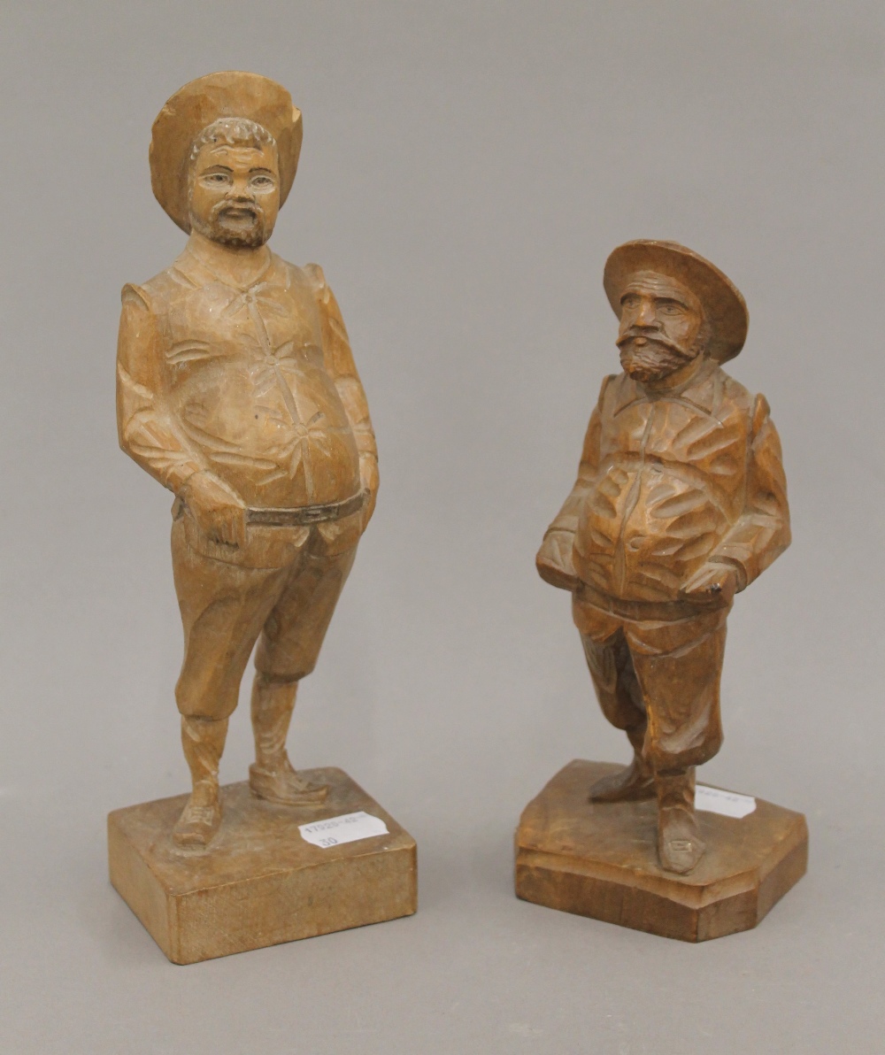 Two carved wooden figures. The largest 24.5 cm high.