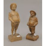 Two carved wooden figures. The largest 24.5 cm high.