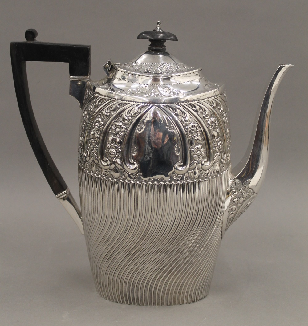 A silver coffee pot. 22 cm high. 17.7 troy ounces total weight. - Image 2 of 5