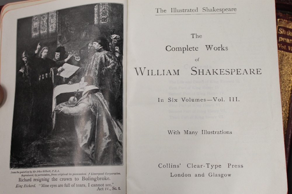 A boxed set of The Complete Works of William Shakespeare in the first Collins Clearprint edition of - Image 4 of 4