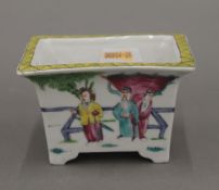 A small Chinese famille rose planter. 9.5 cm wide.