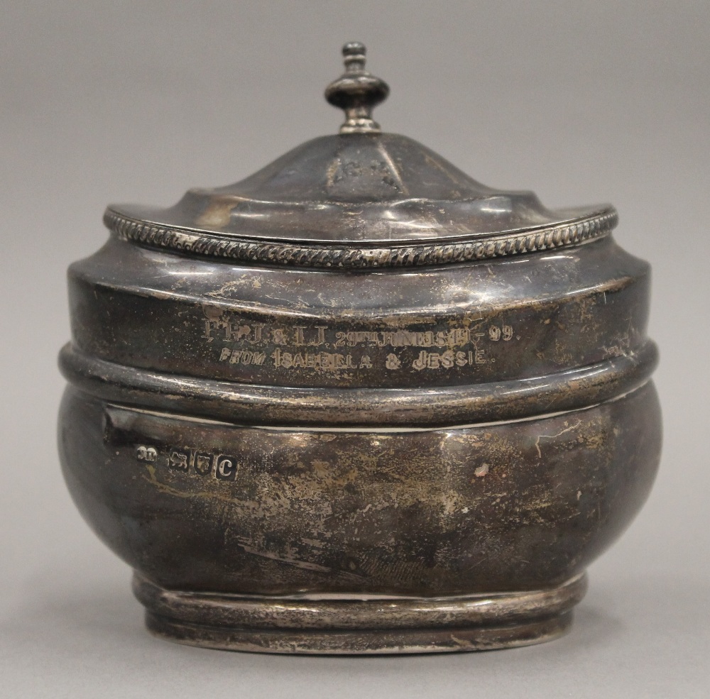 A silver tea caddy. 9.5 cm high. 5 troy ounces. - Image 2 of 7