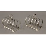A pair of Art Deco silver toast racks. Each 7.5 cm long. 4.2 troy ounces.