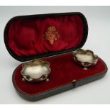 A boxed pair of silver salts. 33.4 grammes.