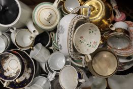 A quantity of decorative porcelain