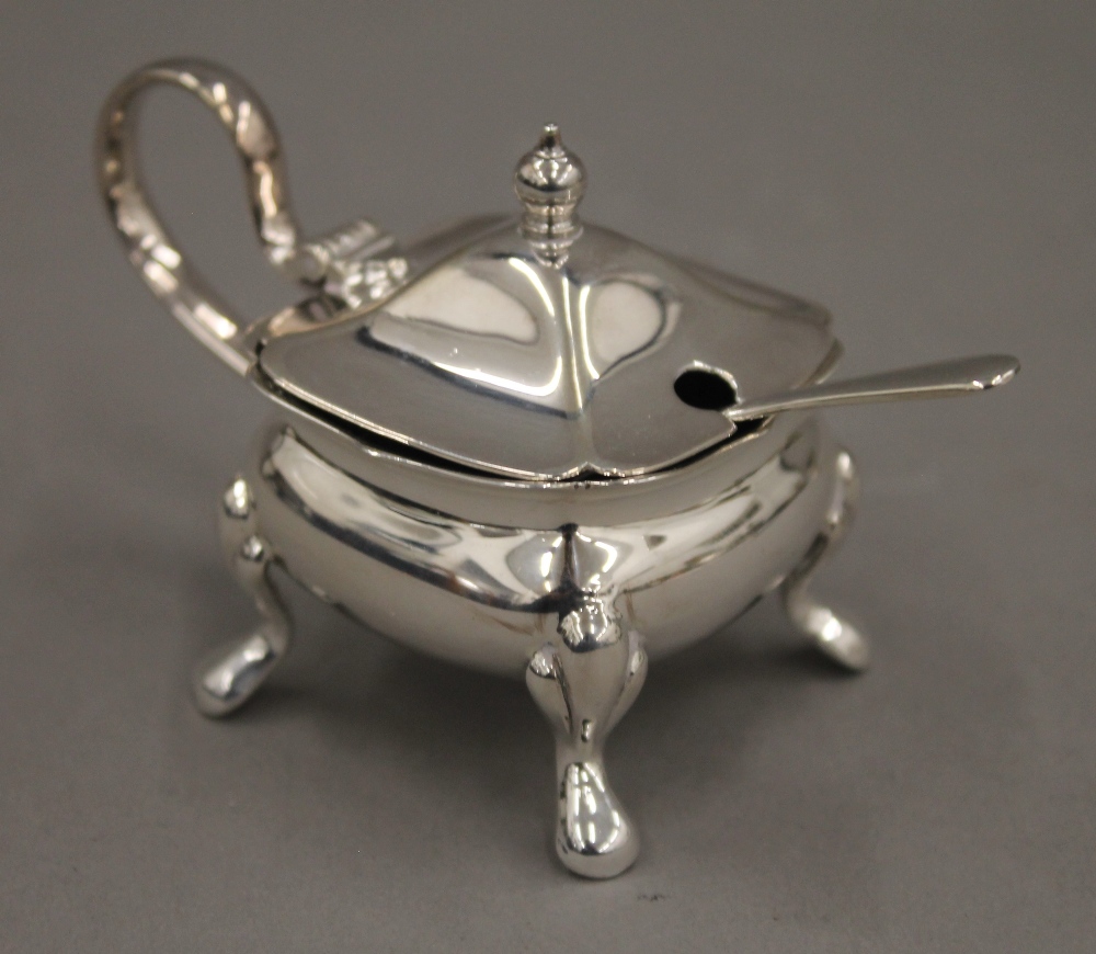 A silver mustard pot and mustard spoon. 75.7 grammes.