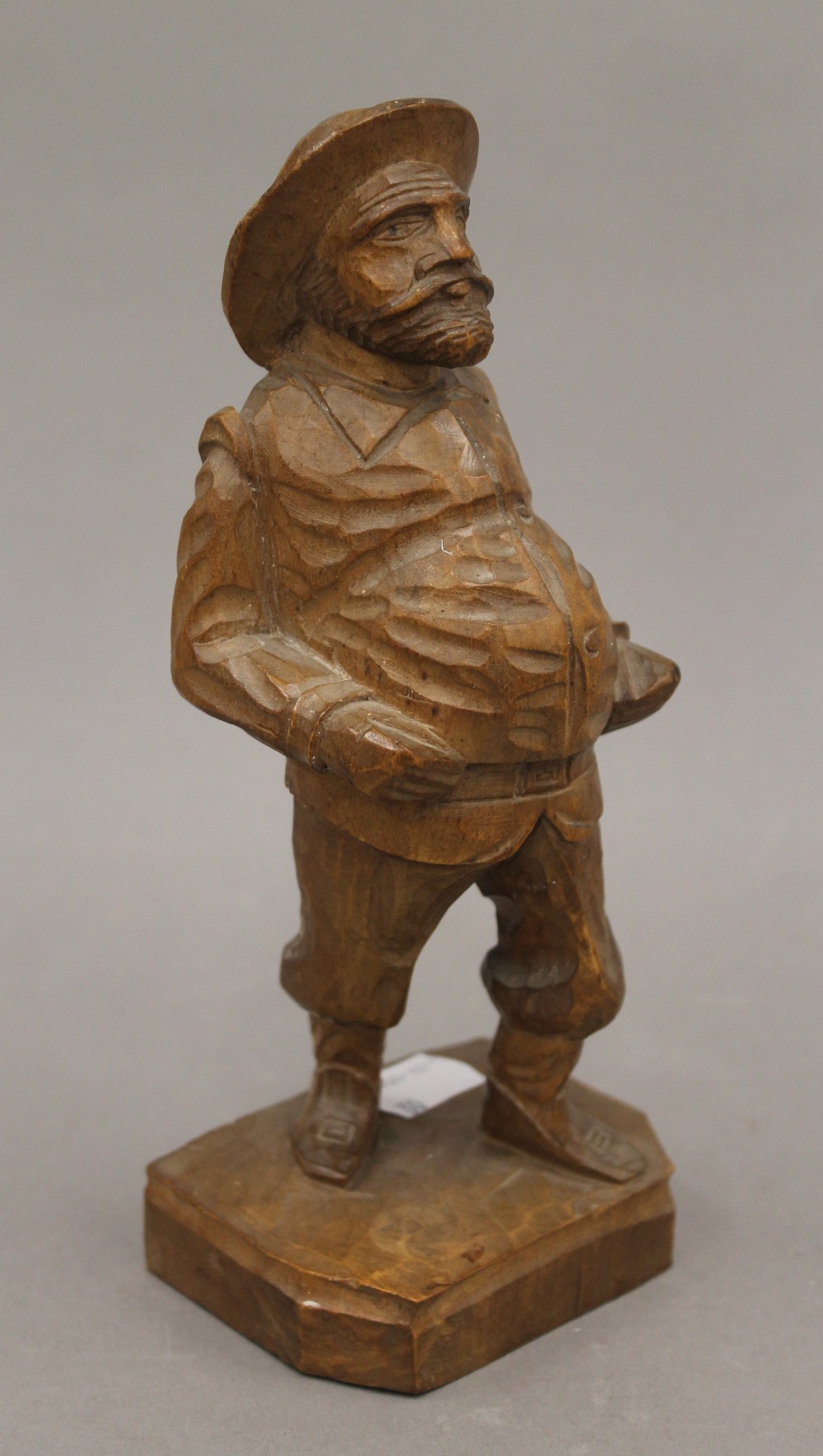 Two carved wooden figures. The largest 24.5 cm high. - Image 5 of 7