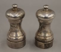 A pair of silver salt and pepper grinders. 10 cm high. 8.5 troy ounces total weight.