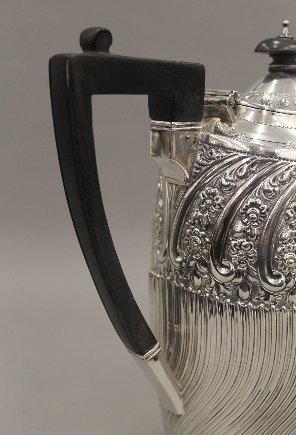 A silver coffee pot. 22 cm high. 17.7 troy ounces total weight. - Image 3 of 5