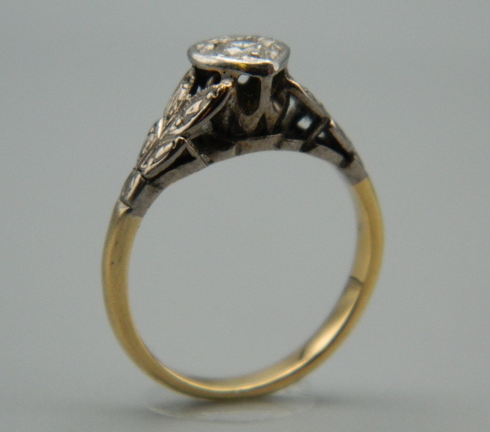 An unmarked, probably 18 ct gold diamond solitaire ring. Ring size H/I. - Image 2 of 6