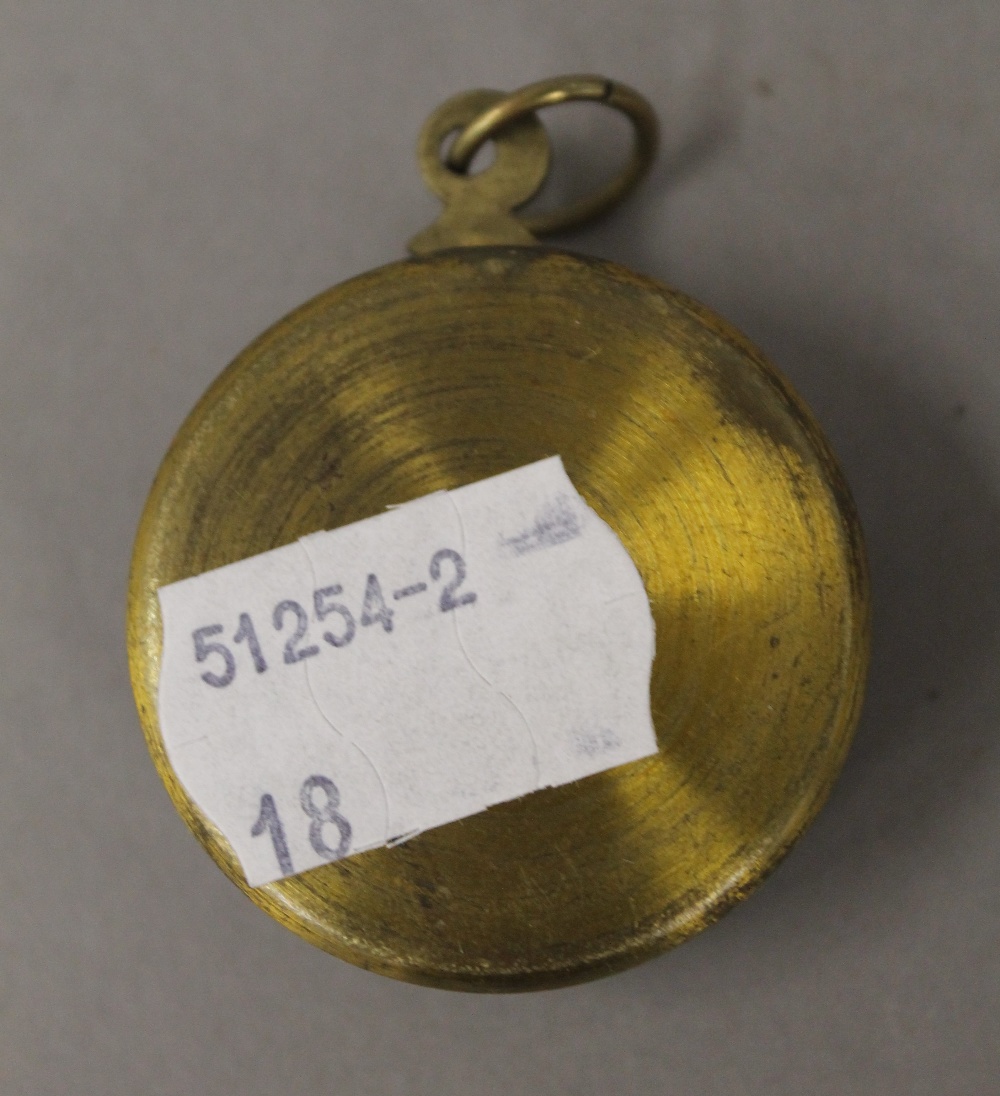 A vintage brass compass. 3.75 cm diameter. - Image 2 of 2