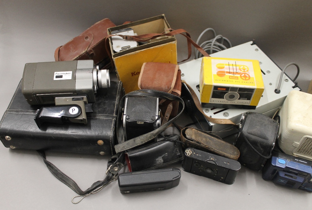 A quantity of various cameras, etc. - Image 2 of 3