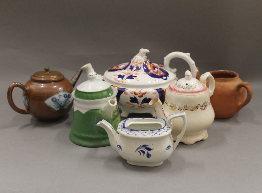 A collection of 19th century porcelain teapots - Image 11 of 12