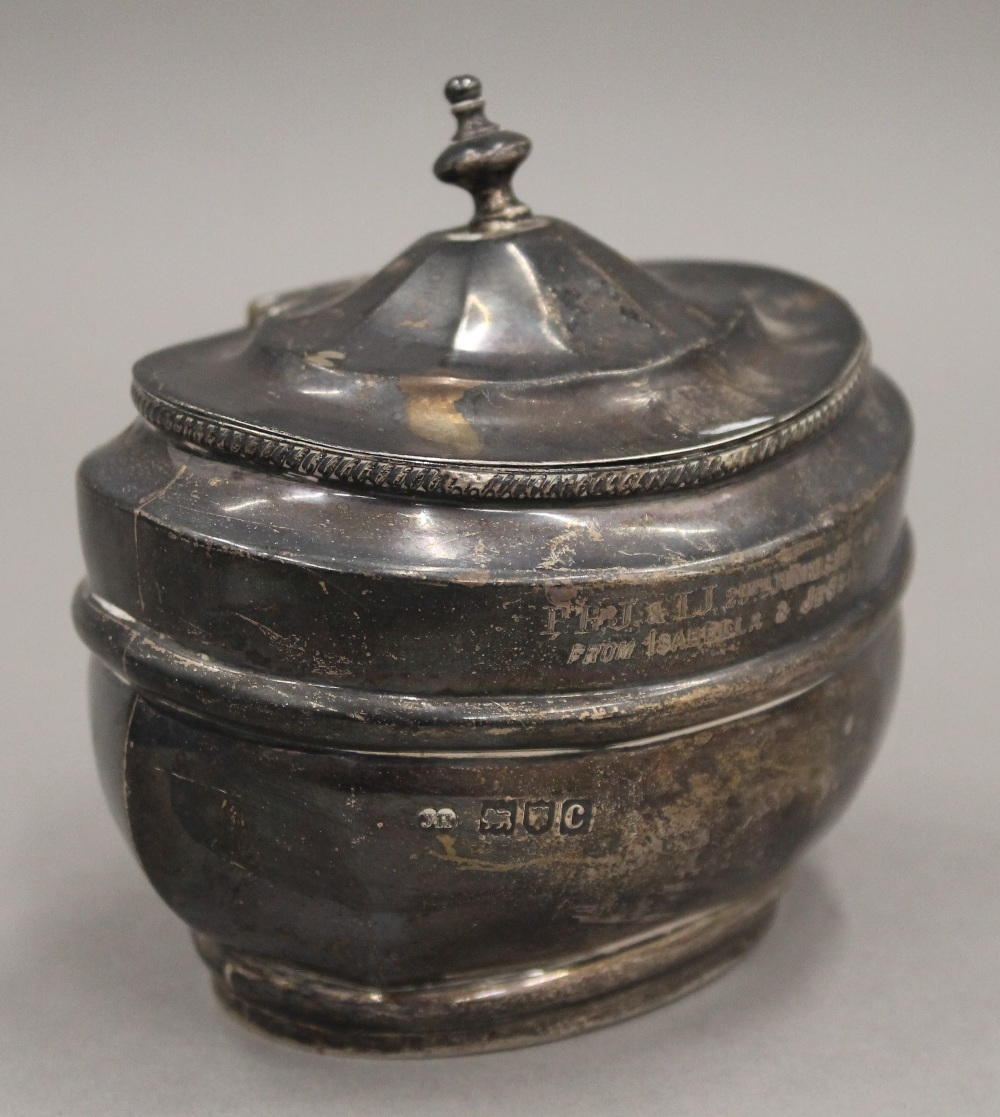 A silver tea caddy. 9.5 cm high. 5 troy ounces. - Image 5 of 7