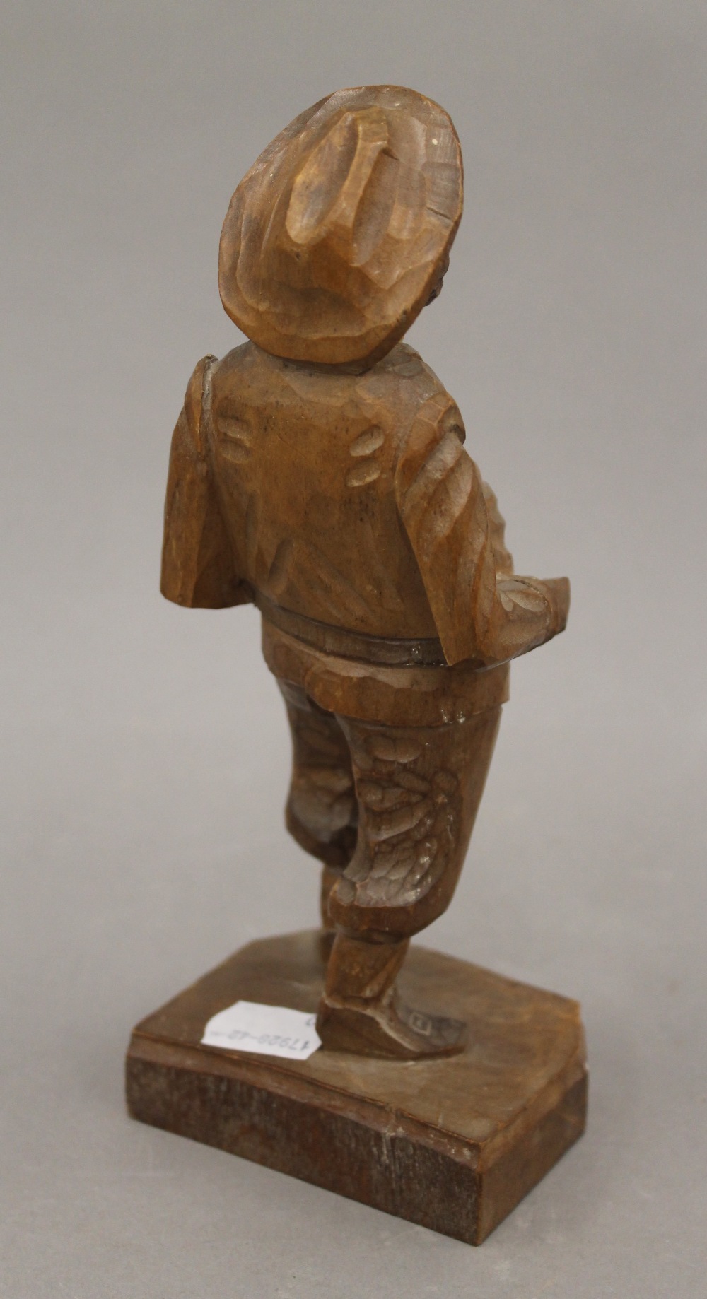 Two carved wooden figures. The largest 24.5 cm high. - Image 6 of 7