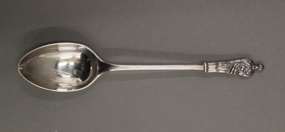 A cased set of silver apostle teaspoons and tongs. 3.2 troy ounces. - Image 3 of 10