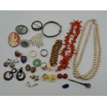 A quantity of various jewellery