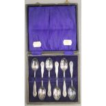 A cased set of silver teaspoons. 84.7 grammes.