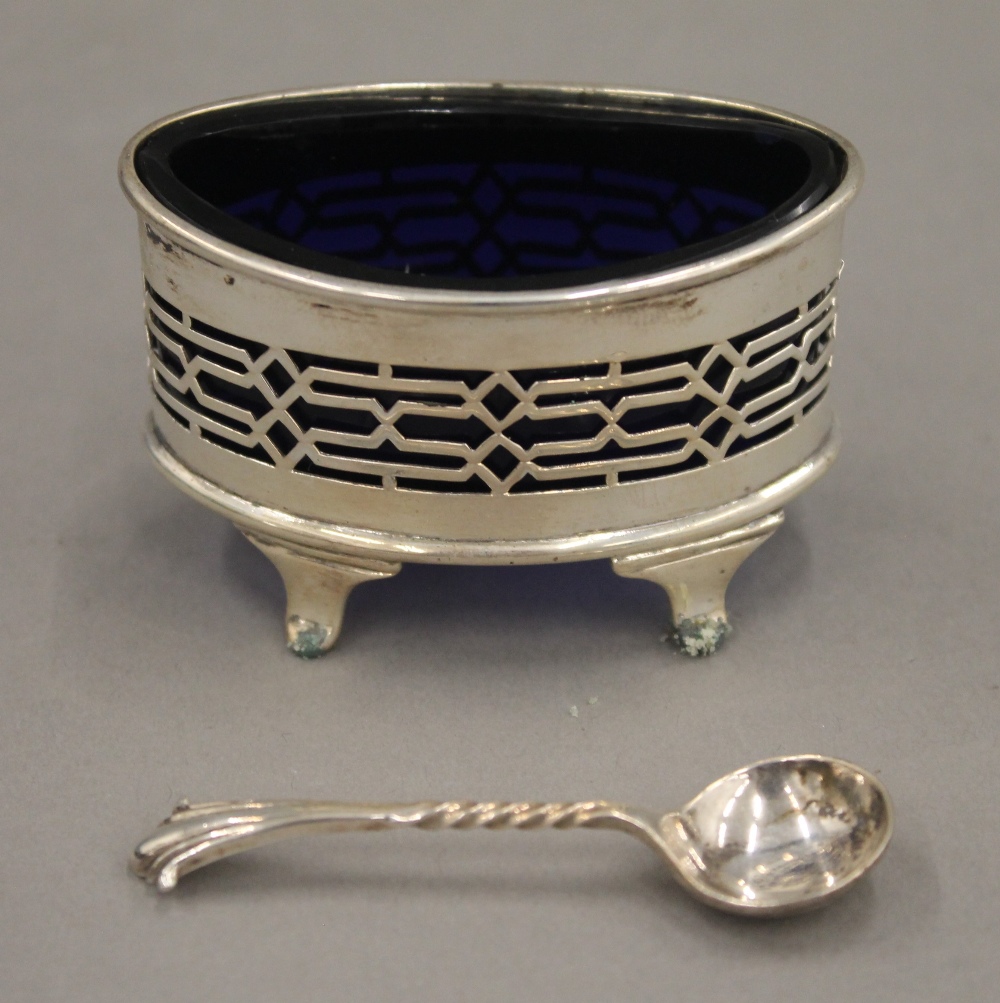 A pair of cased silver salts. 77.9 grammes. - Image 4 of 7