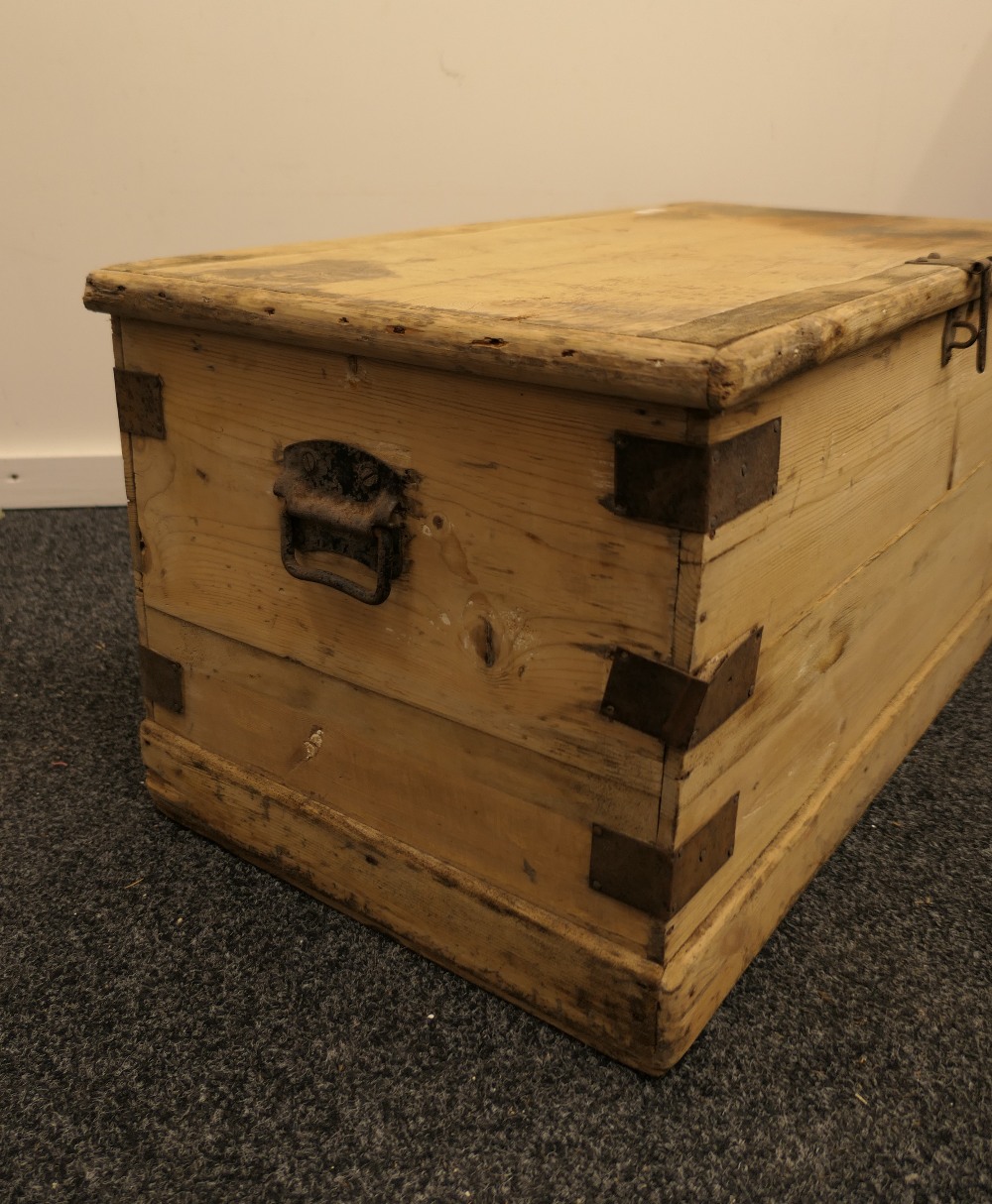 A Victorian pine trunk. 90 cm wide. - Image 4 of 4