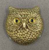 A brass vesta formed as an owl. 4 cm wide.