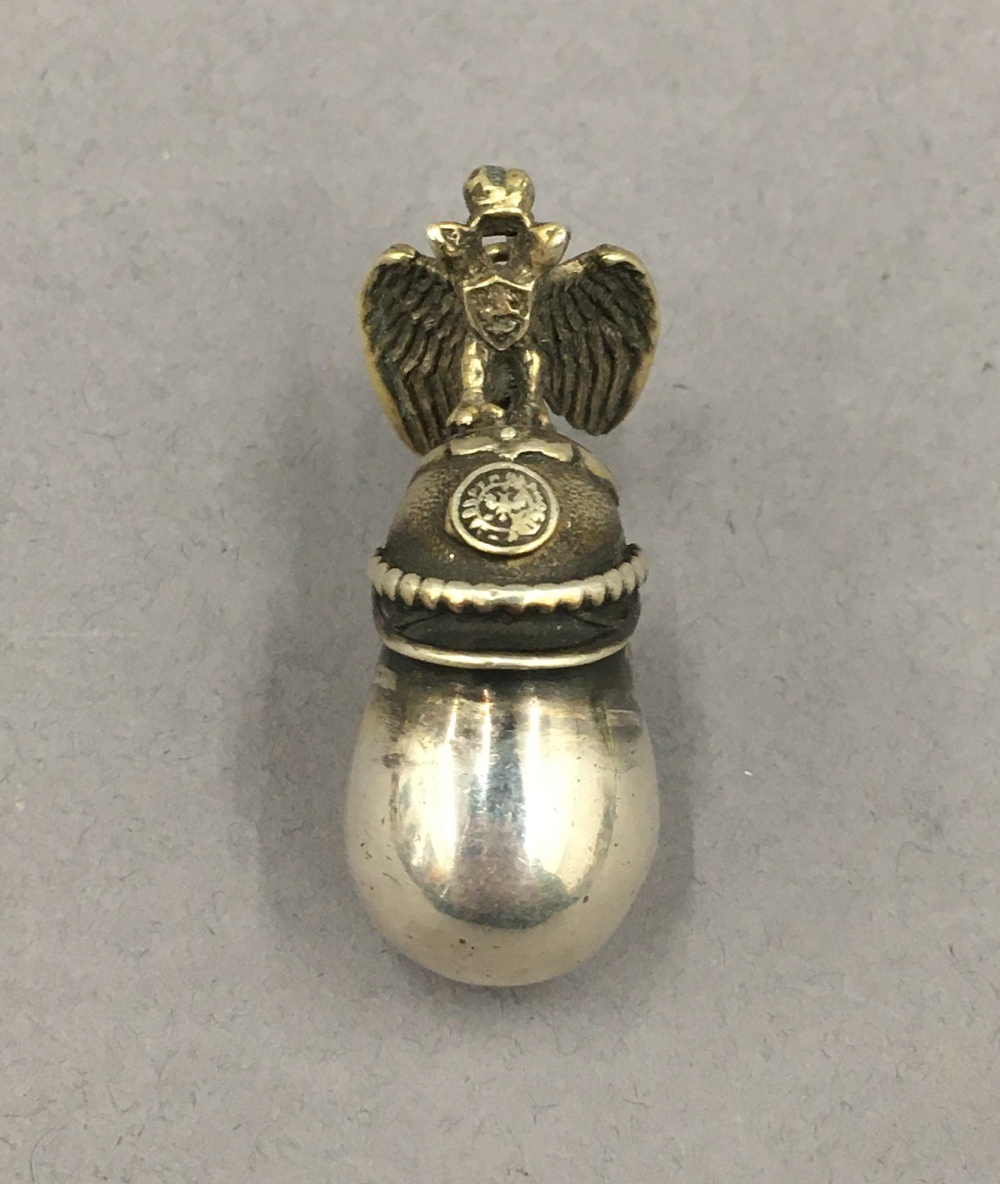 A pendant formed as a Russian helmet and egg. 3.5 cm high. - Image 2 of 2