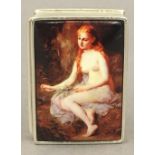 A silver snuff box depicting a nude. 4.5 cm high.