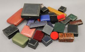 A quantity of various jewellery boxes