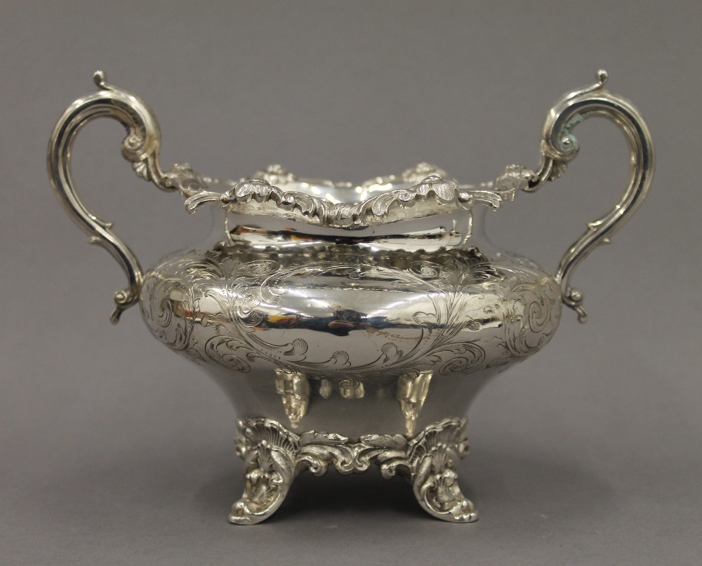 A Victorian silver sugar bowl. 21 cm wide. 14.7 troy ounces. - Image 2 of 4