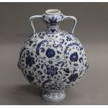 A Chinese blue and white porcelain moon vase. 27.5 cm high.
