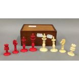A 19th century turned ivory chess set. The kings 7 cm high.
