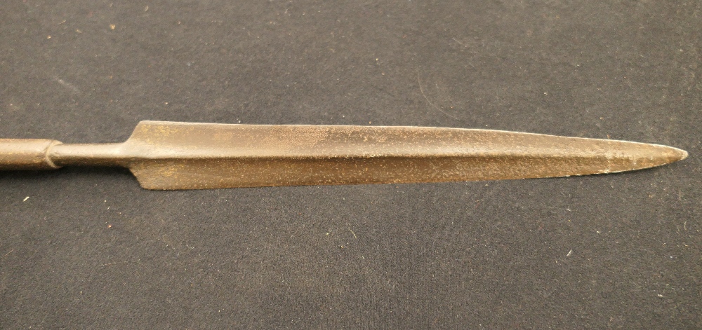 A tribal spear. 183 cm long. - Image 8 of 10