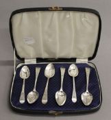 A cased set of Georgian silver bright cut teaspoons. 2.3 troy ounces.