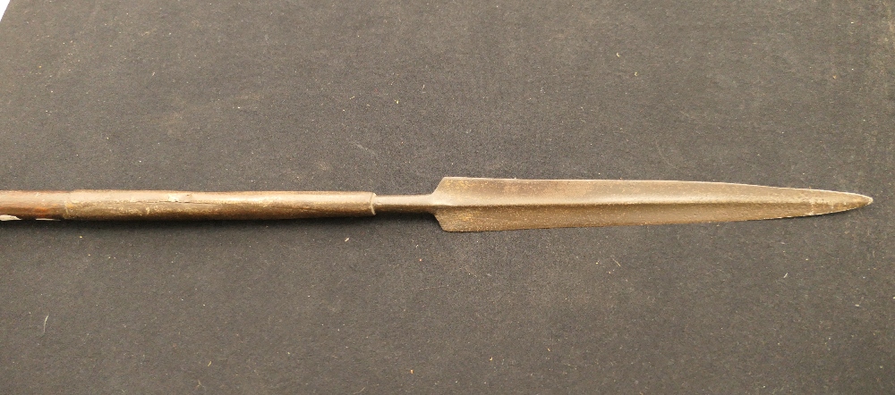 A tribal spear. 183 cm long. - Image 7 of 10