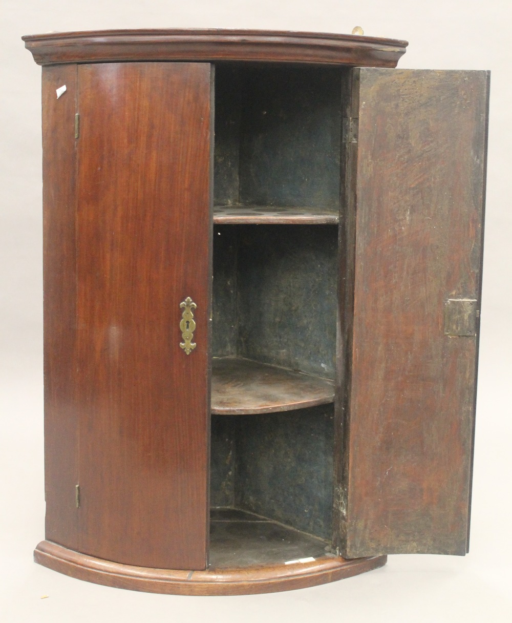 A Georgian mahogany bow front hanging corner cupboard. 87.5 cm high. - Image 3 of 4