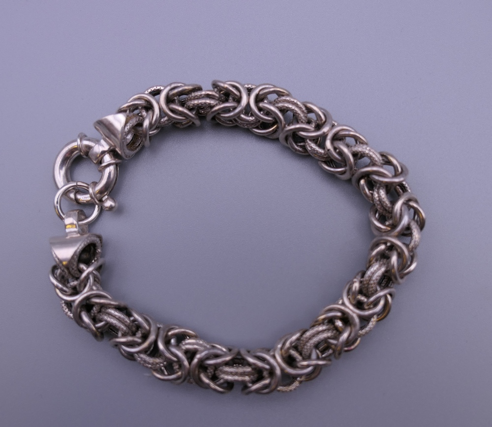 A silver ladies entwined link bracelet. 19 cm long. 31.2 grammes.