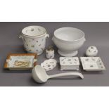 A small quantity of miscellaneous decorative porcelain