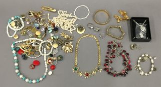 A quantity of costume jewellery